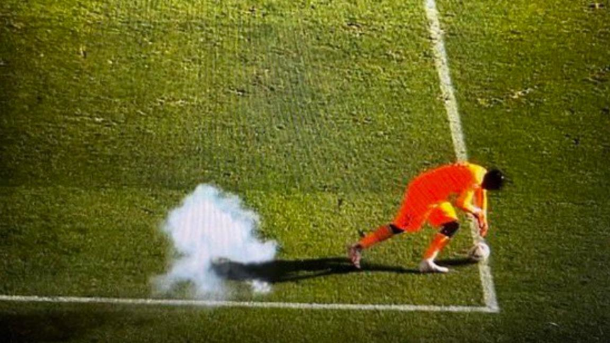 Meciul din Ligue 1 Montpellier – Clermont a fost oprit definitiv după ce o petardă a explodat la picioarele portarului oaspeţilor