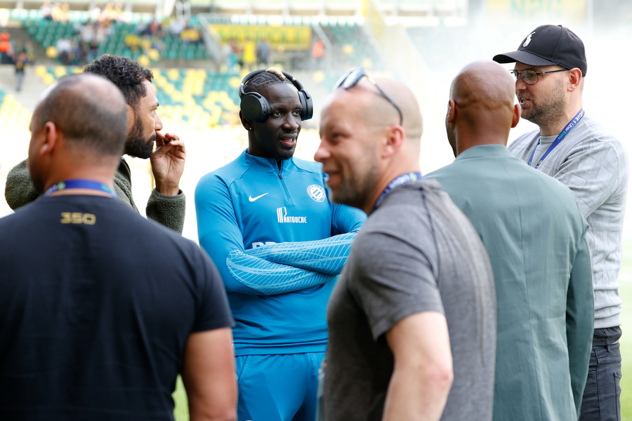 Scandal în Franţa! Cel mai tânăr căpitan din istoria Ligue 1 s-a luat la bătaie cu antrenorul