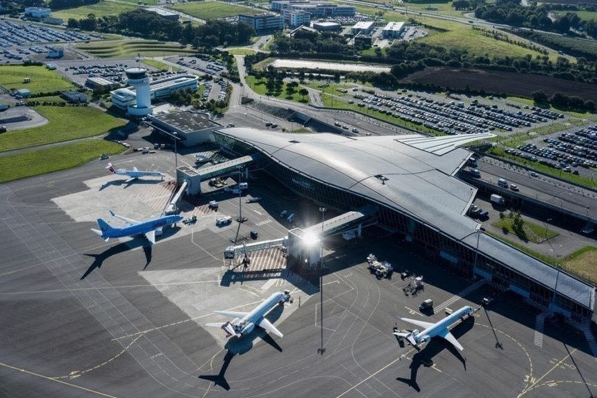 Un fulger a lovit turnul de control al aeroportului din Brest. PSG, nevoită să plece acasă cu autocarul