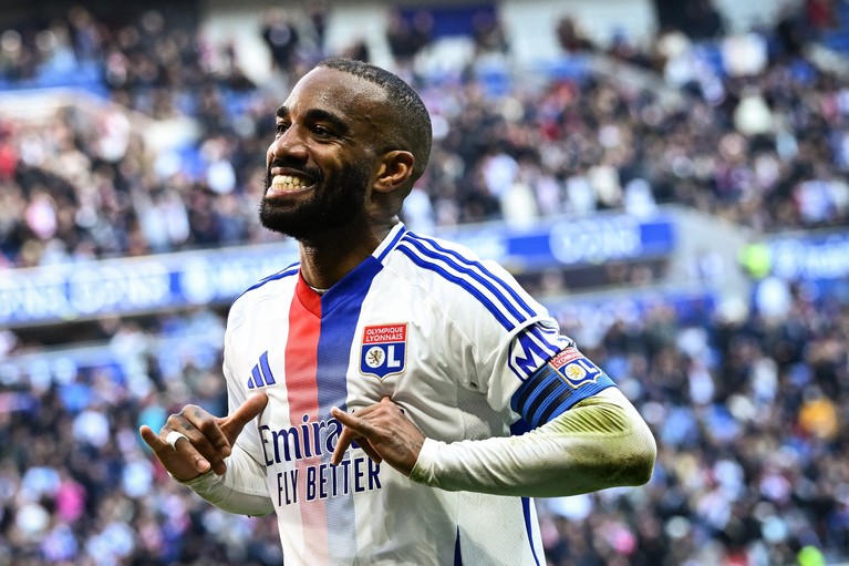 Atenţie, FCSB! Alexandre Lacazette, one-man-show în Lyon - Brest 2-1