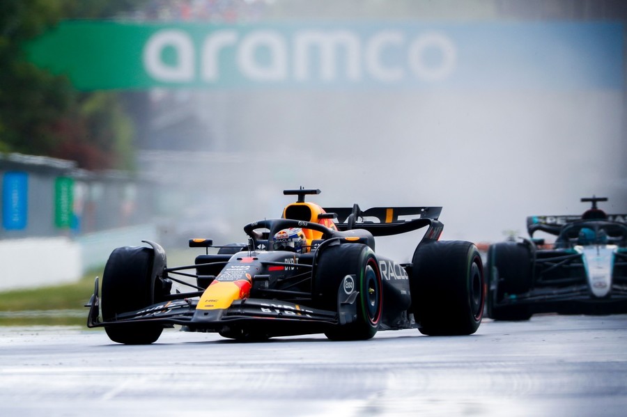 Max Verstappen câştigă în Canada şi îşi măreşte avansul în fruntea campionatului