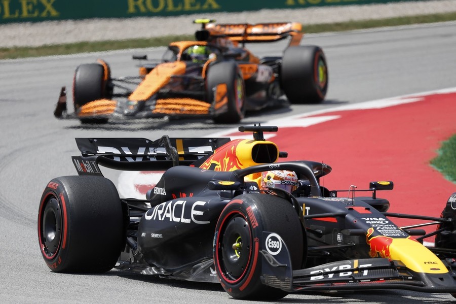 Max Verstappen a obţinut a 61-a victorie a carierei pe circuitul din Barcelona