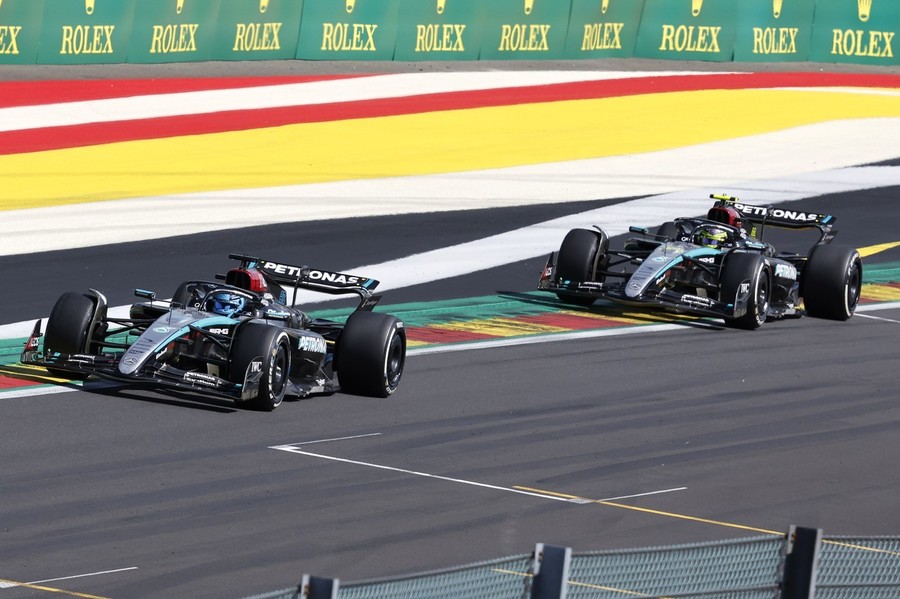 Mercedes a făcut ”dubla” la Belgia. Max Verstappen ratează din nou podiumul