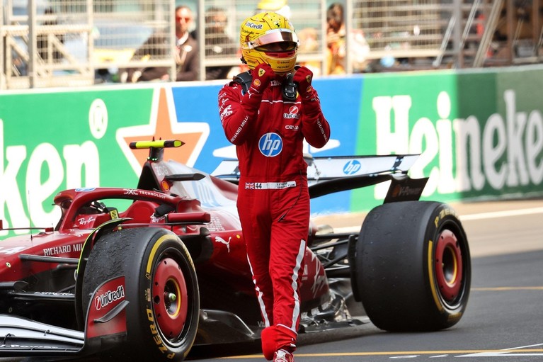 Lewis Hamilton a adus prima victorie pentru Ferrari într-o cursă de sprint din Formula 1