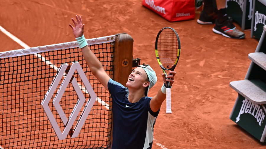 Fabulos! La 19 ani, Holger Rune a învins un mare favorit de la Roland-Garros şi s-a calificat în optimile de finală