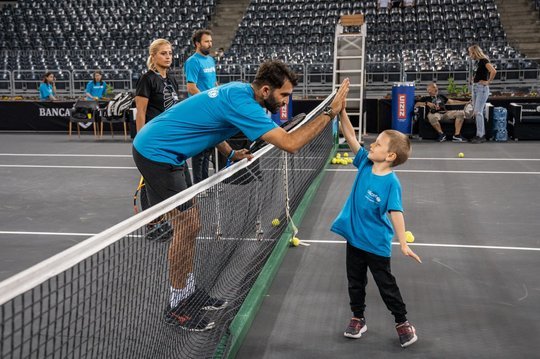 FOTO | Sports Festival: 20 de copii, din care jumătate refugiaţi din Ucraina, au jucat tenis cu Horia Tecău 