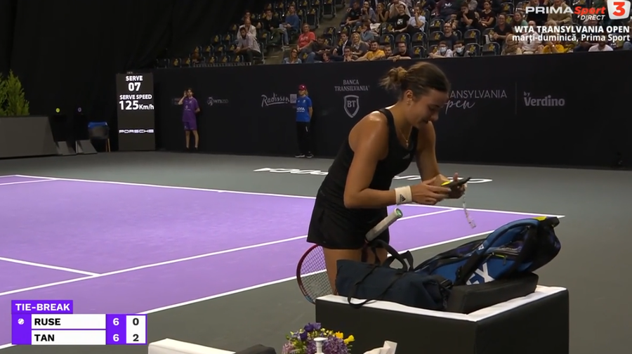 VIDEO | Moment savuros la Transilvania Open! Gabrielei Ruse i-a sunat telefonul în timpul meciului cu Harmony Tan