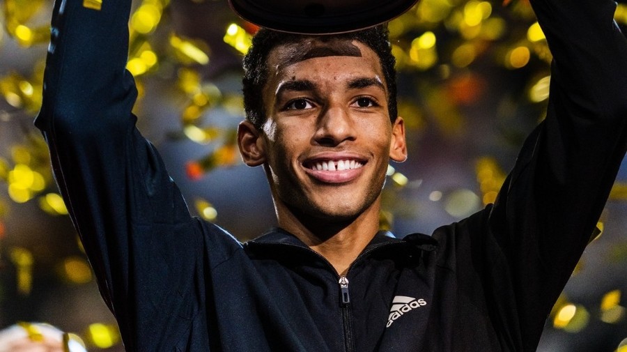 Felix Auger-Aliassime s-a impus în finala turneului ATP Basel. Victorie în faţa lui Holger Rune
