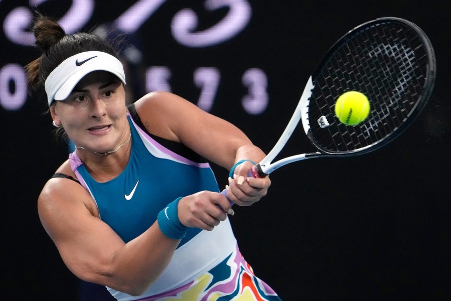 Bianca Andreescu a abandonat în semifinale la turneul de la Hua Lin. Finala se va juca între Lesia Tsurenko şi Zhu Lin