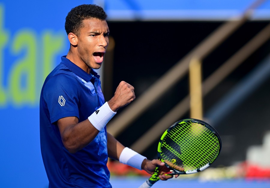VIDEO | Felix Auger-Aliassime a câştigat ”derby-ul sferturilor” de la Doha. Urmează un duel cu Daniil Medvedev