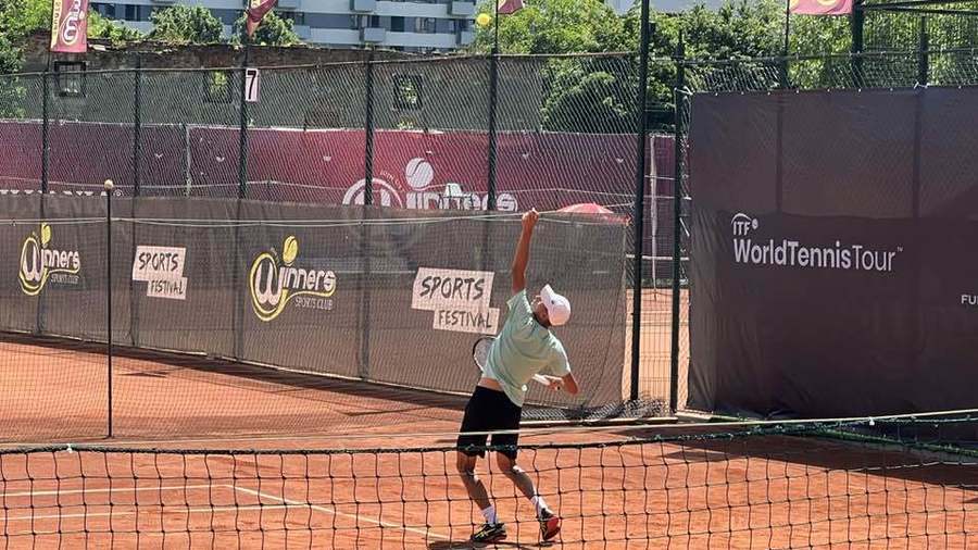 EXCLUSIV | Globetrotter-ul Radu Papoe, de la colegiul american, la victorie pe zgura din Cluj-Napoca. ”Sper să îmi cresclasamentul ATP”
