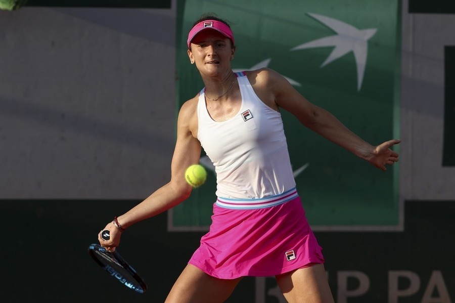 Meciul Irinei Begu cu Rebecca Marino, din primul tur de la Wimbledon, întrerupt din cauza întunericului