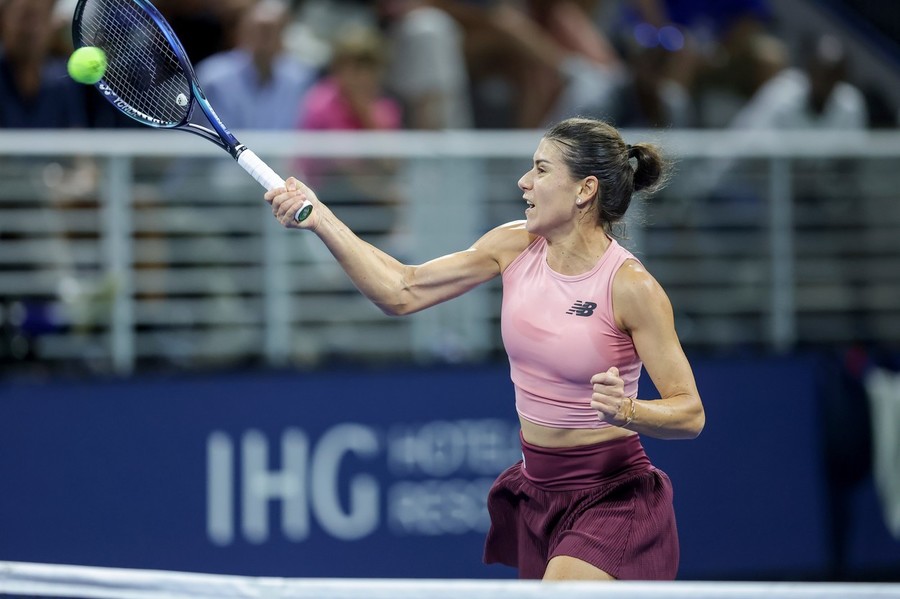 Sorana Cîrstea s-a calificat în turul trei la US Open! Prestaţie solidă în faţa Annei Kalinskaya