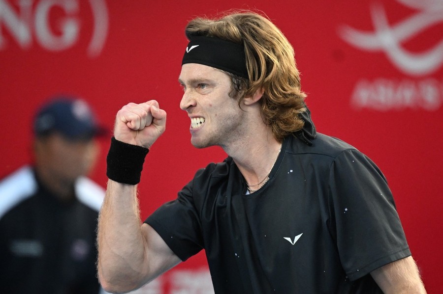 VIDEO | Andrei Rublev a reuşit să îşi adjudece titlul ATP cu numărul 15 în Hong Kong. Victorie solidă în finala cu Emil Ruusuvuori
