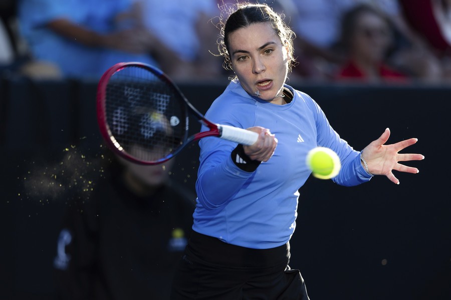 Gabriela Ruse a trecut de veterana Alize Cornet şi s-a calificat în semifinale la Trophee Clarins