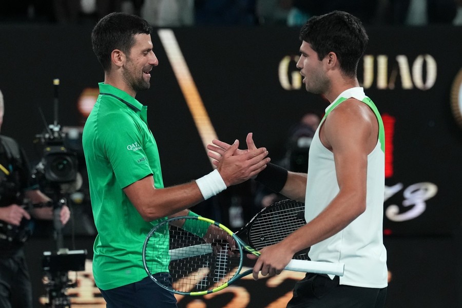 Finală de vis la Australian Open! Carlos Alcaraz l-a învins pe Novak Djokovic şi a stabilit un nou record