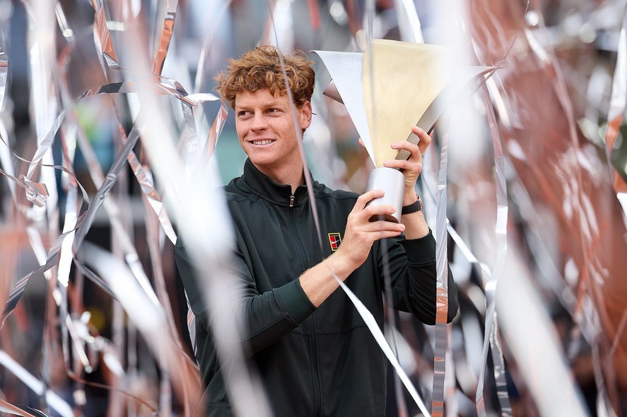 VIDEO | Jannik Sinner l-a învins fără drept de apel pe Alexander Zverev la Madrid şi a stabilit o performanţă uluitoare
