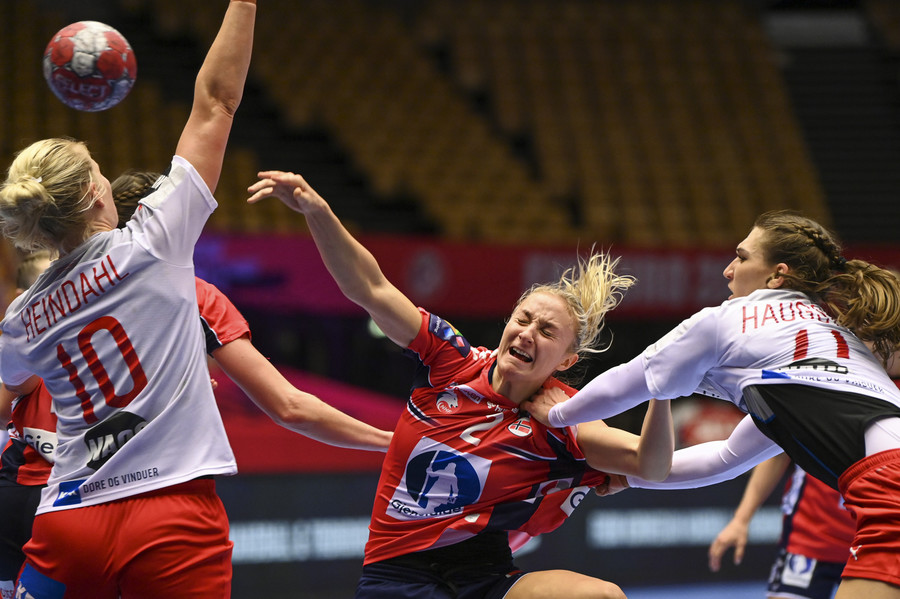 Se trage cortina peste Campionatul European de Handbal. Croaţia - Danemarca este meciul pentru bronz. Partida este în direct pe Look Sport, de la ora 16:30