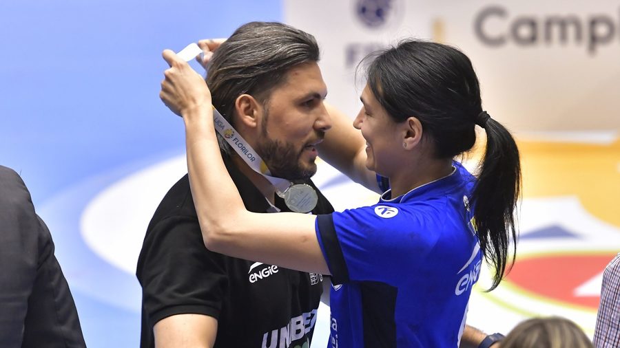 FOTO | CSM Bucureşti, pentru a cincea oară campioană la handbal feminin. ”Tigroaicele” au înregistrat un singur eşec stagional