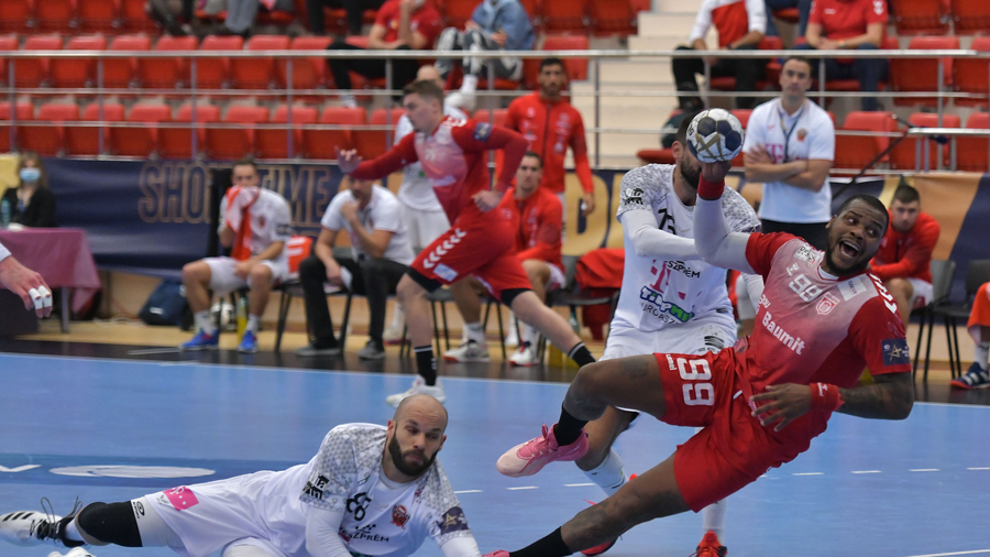 VIDEO | Dinamo - Veszprem 31-29. ”Dulăii” mai produc o surpriză în Liga Campionilor şi obţin un rezultat colosal pentru handbalul românesc
