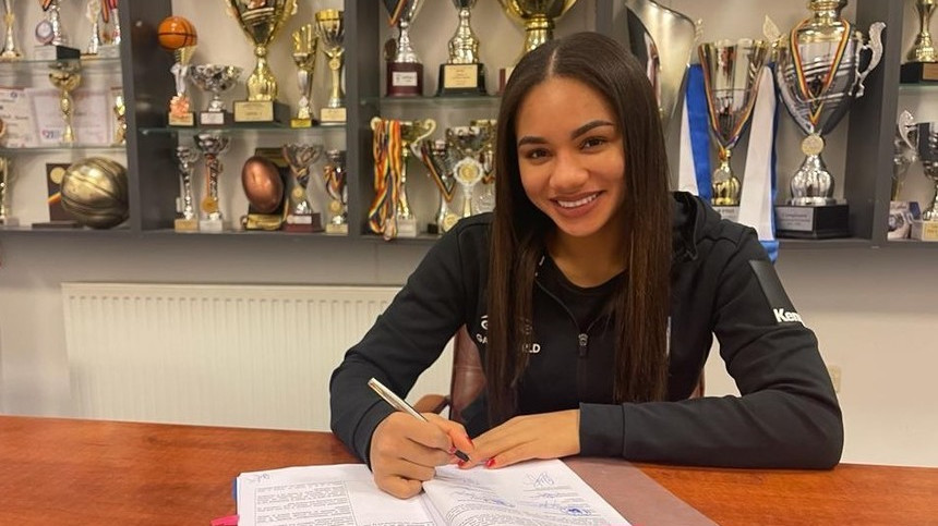 CSM Bucureşti mai dă o lovitură! Elizabeth Omoregie şi-a prelungit contractul 