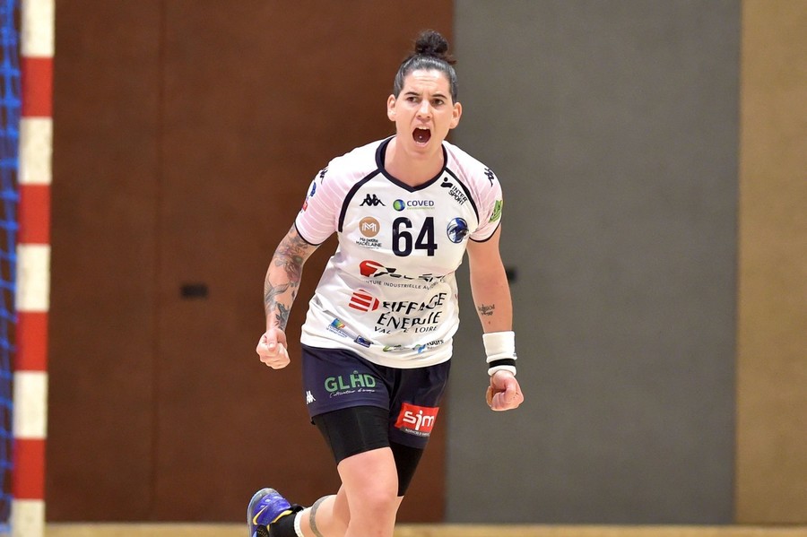 Alexandra Lacrabère, campioană olimpică, mondială şi europeană cu naţionala Franţei, a semnat cu Rapid