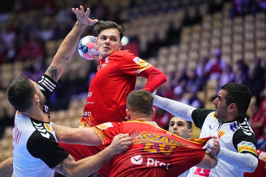 România, la un pas de o victorie istorică la Campionatul European! „Tricolorii” încheie campania cu un eşec la limită în faţa Macedoniei de Nord