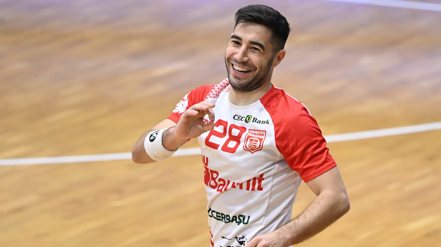 Extrema Alex Pascual şi-a prelungit contractul cu Dinamo Bucureşti