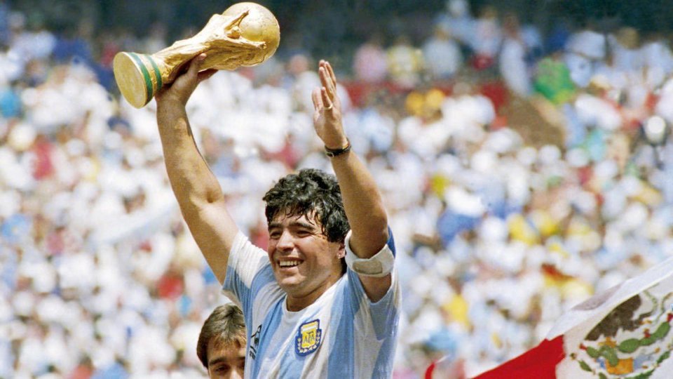 //i0.1616.ro/media/581/3142/38127/19629512/1/maradona-a.jpg