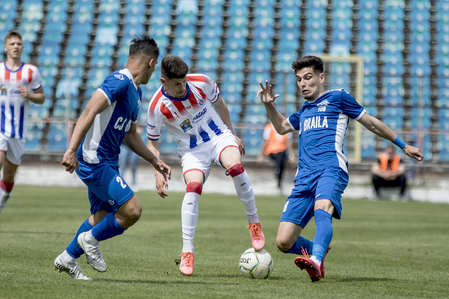 VIDEO | Formaţiile de tradiţie luptă pentru Liga 2! Dacia Unirea Brăila - Oţelul Galaţi, de la 14:30 pe Look Sport+. Returul pleacă de la 1-1