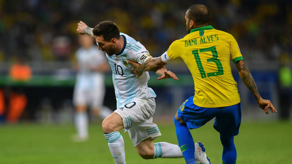 //i0.1616.ro/media/581/3142/38127/20439463/1/messi-brazil.jpg