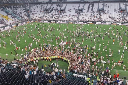 Fanii lui Juventus au invadat terenul ca să protesteze împotriva unei transfer! Cine este star-ul care ar avea viaţă grea la Torino