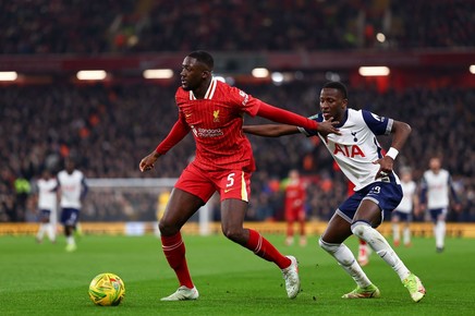 Liverpool a câştigat categoric returul cu Tottenham şi s-a calificat în finala Cupei Ligii Angliei