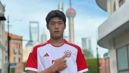 Un tânăr fotbalist chinez este în moarte cerebrală după ce a suferit o lovitură la cap la un meci amical 