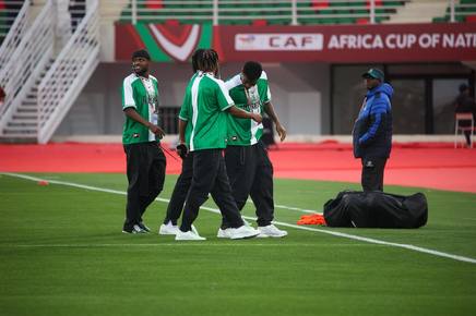 Jucătorii Nigeriei continuă ameninţarea cu boicotul, înainte de meciul cu Algeria din sferturile CAN
