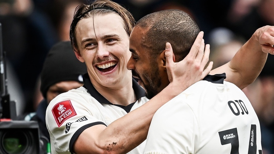 Surpriză mare produsă în Cupa Angliei de Port Vale, formaţie ce joacă în liga a treia