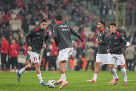 Turcii cad pe capete înainte de barajul cu România! Starul lui Montella are şanse mici să joace