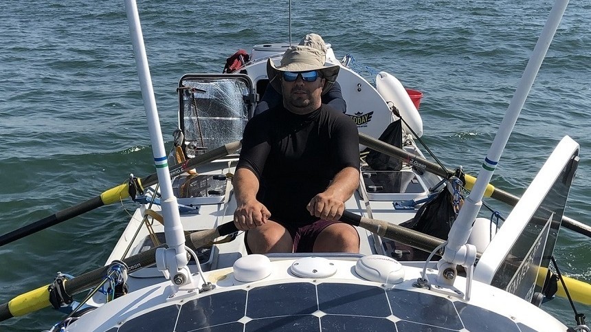Sportivul de anduranţă Alex Dumbravă traversează Marea Neagră pentru a ajuta 20 de copii să beneficieze de lecţii de logopedie