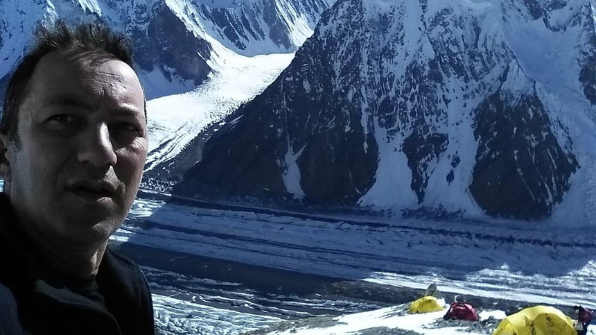 Alpinistul Horia Colibăşanu a urcat pe al zecelea vârf de peste 8.000 de metri. El a ajuns pe Broad Peak fără oxigen suplimentar