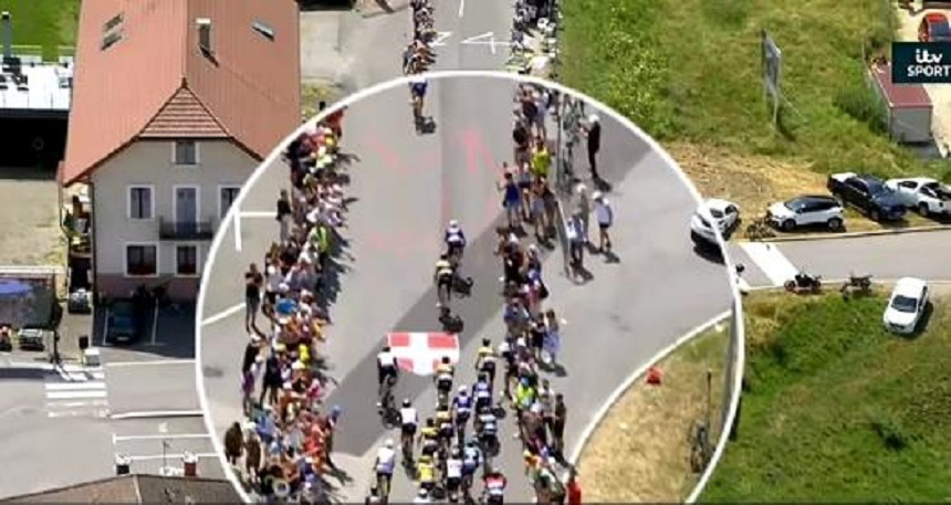 VIDEO | Un fan care îşi făcea selfie a provocat o căzătură colectivă în Turul Franţei
