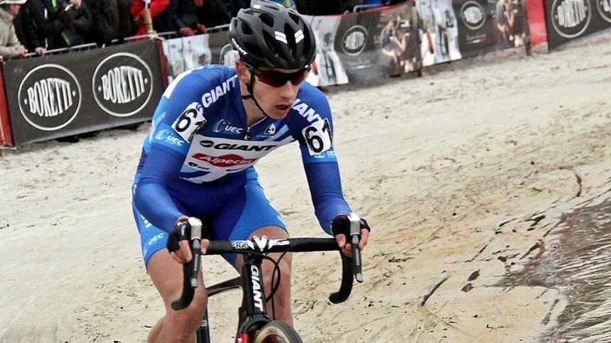 VIDEO ǀ Un sportiv olandez şi-a pus umărul la loc cu ajutorul bicicletei