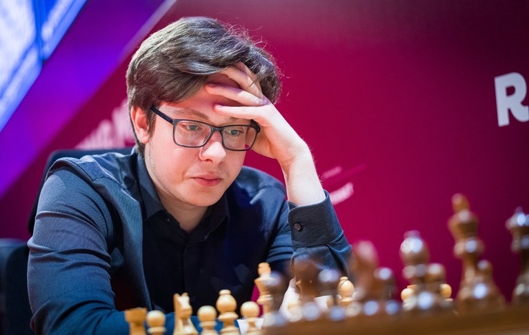 Debut fabulos al lui Kirill Shevchenko în faţa multiplului campion mondial Magnus Carlsen, la Varşovia