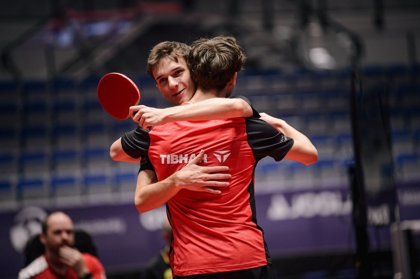 Jucătorul de tenis de masă Iulian Chiriţa, campion european U19 la dublu. Bujor şi Istrate sunt vicecampioni