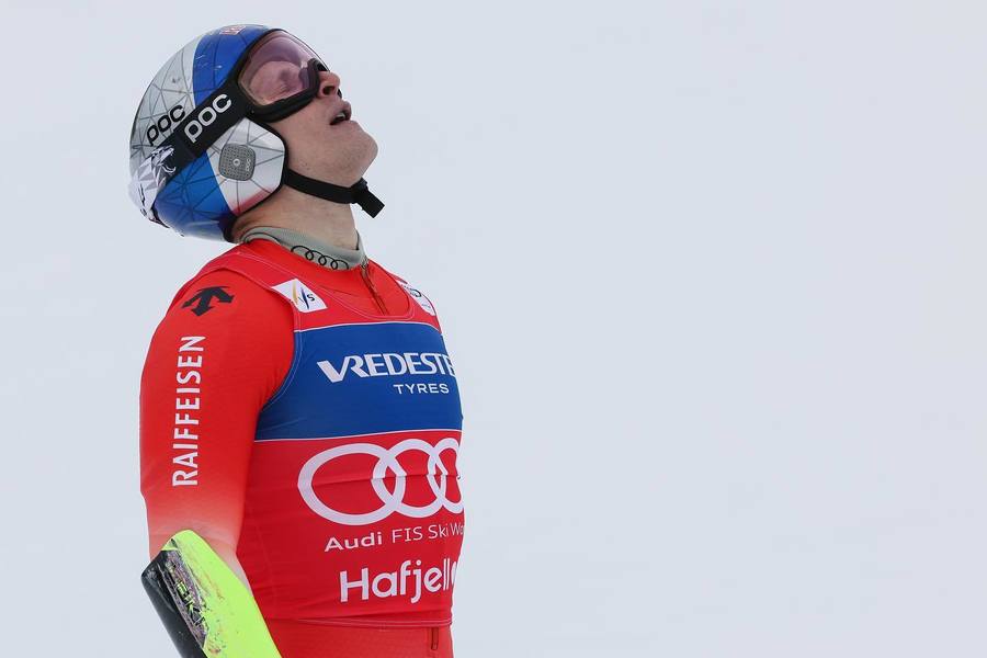 Elveţianul Marco Odermatt a început sezonul din Cupa Mondială de schi alpin în stil mare, cu o victorie la slalomul uriaş de la Solden