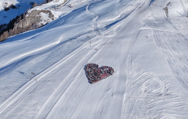 Minut de reculegere pentru victimele tragediei din Crans-Montana la meciurile din cupele europene

