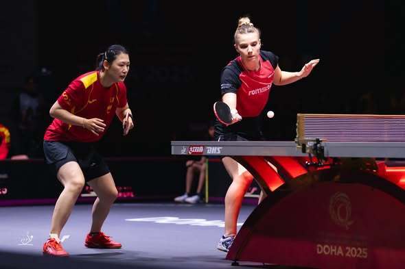 Adina Diaconu e în optimi la dublu feminin, în cadrul turneului de tenis de masă din Singapore