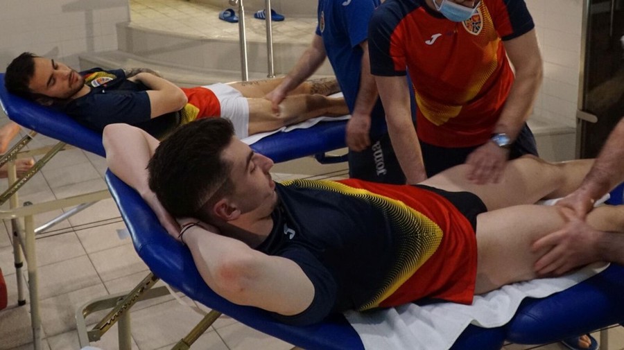 FOTO | ”Tricolorii mici”, răsfăţaţi după victoria cu Ungaria U21. Paşcanu & co. trăiesc ca sultanii