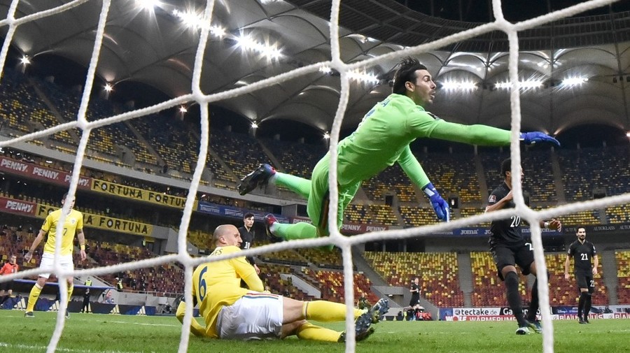 Editorial | Românii au fost muncitori cu Germania, ”dar terenul de fotbal nu e şantier”