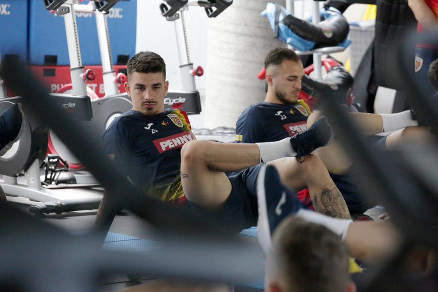 FOTO | ”Tricolorii” au tras tare în sala de forţă, înainte de debutul în Liga Naţiunilor