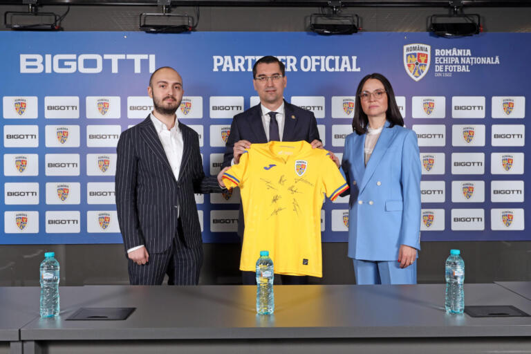 ”Tricolori la patru ace”. FRF a semnat un parteneriat cu o cunoscută firmă de haine 